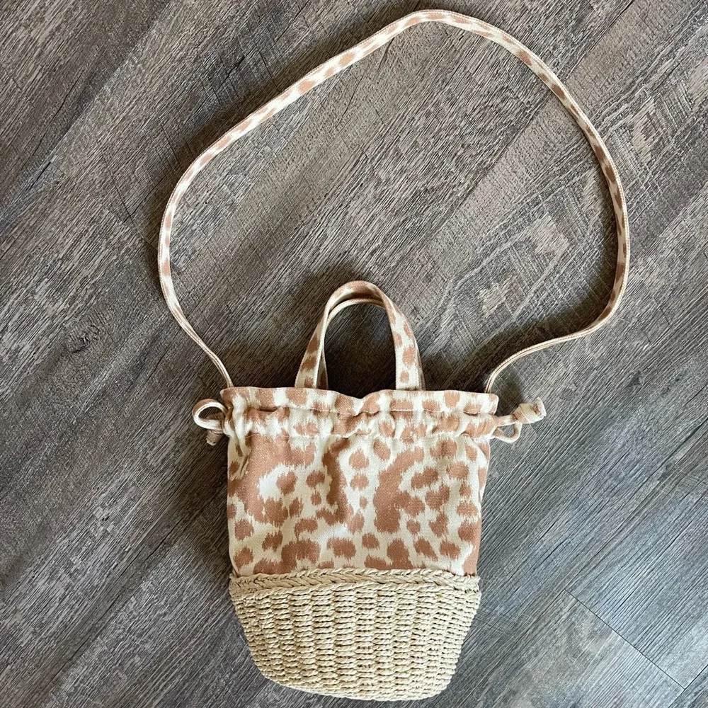 NWOT Aerie straw bottom bucket bag - Picture 3 of 11